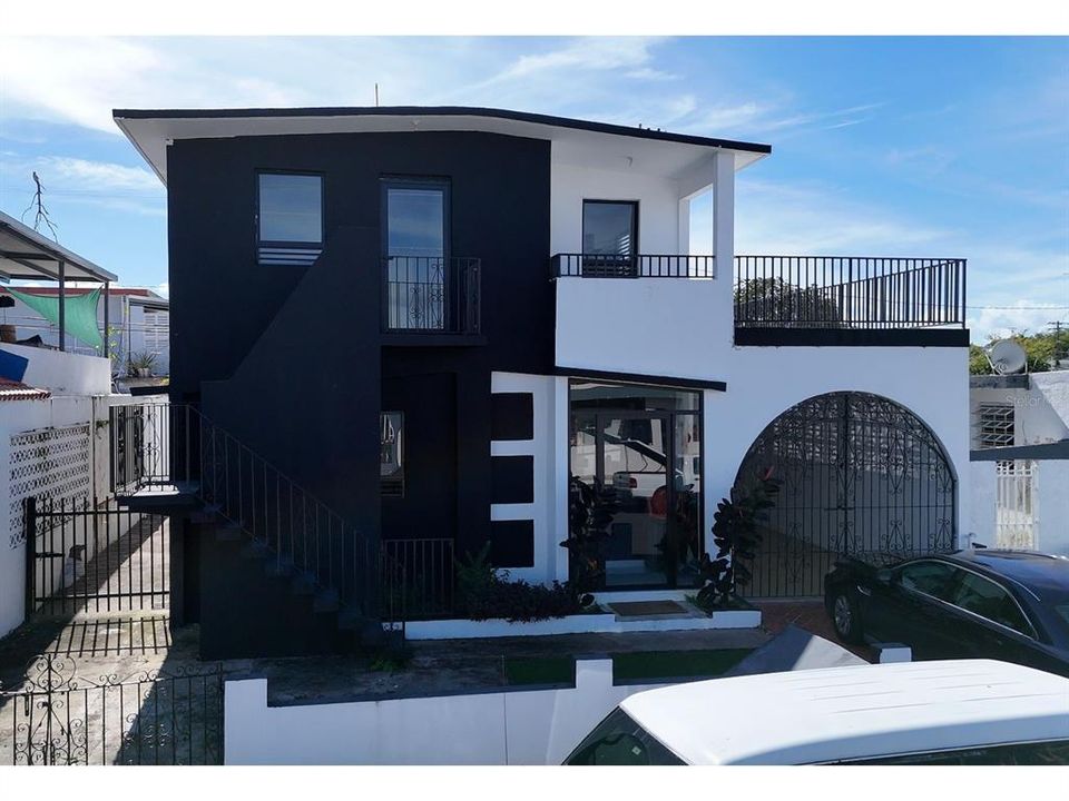 合同活跃: $300,000 (6 贝兹, 0 浴室, 1452 平方英尺)