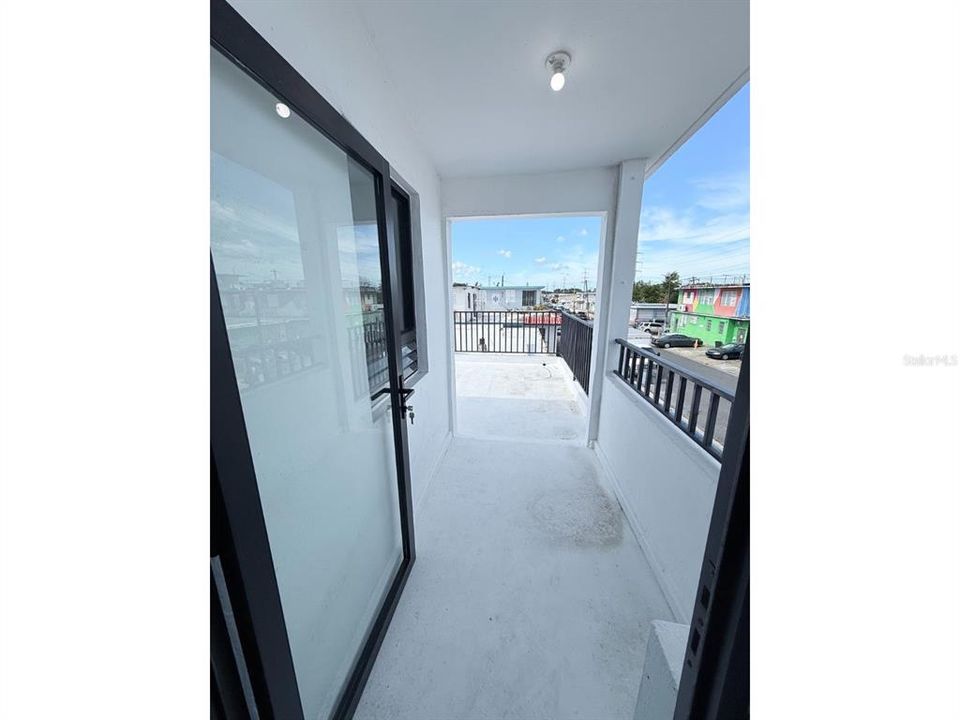 合同活跃: $300,000 (6 贝兹, 0 浴室, 1452 平方英尺)