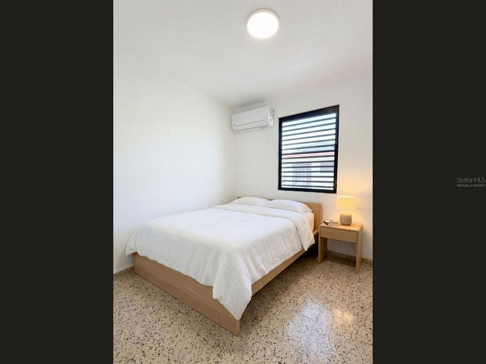 合同活跃: $300,000 (6 贝兹, 0 浴室, 1452 平方英尺)