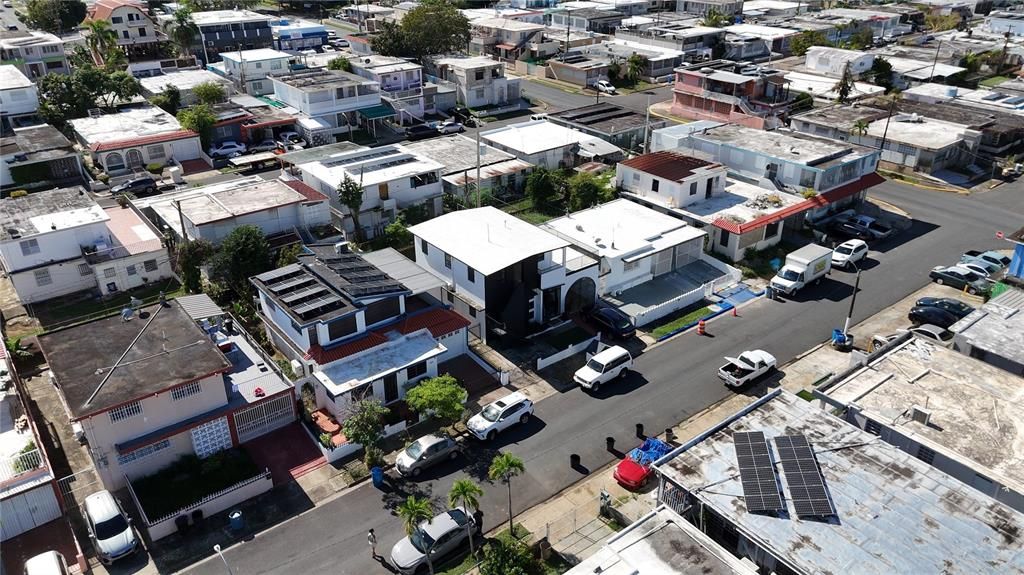 合同活跃: $300,000 (6 贝兹, 0 浴室, 1452 平方英尺)