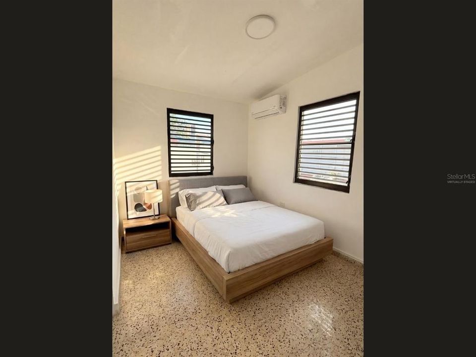 合同活跃: $300,000 (6 贝兹, 0 浴室, 1452 平方英尺)