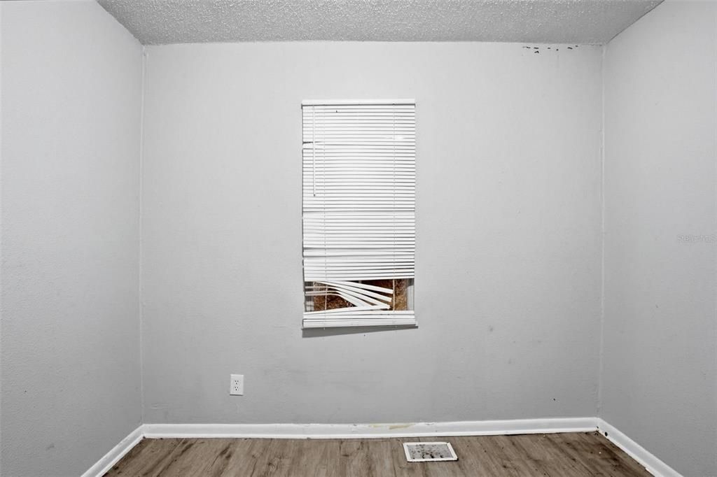 Activo con contrato: $144,999 (3 camas, 1 baños, 960 Pies cuadrados)