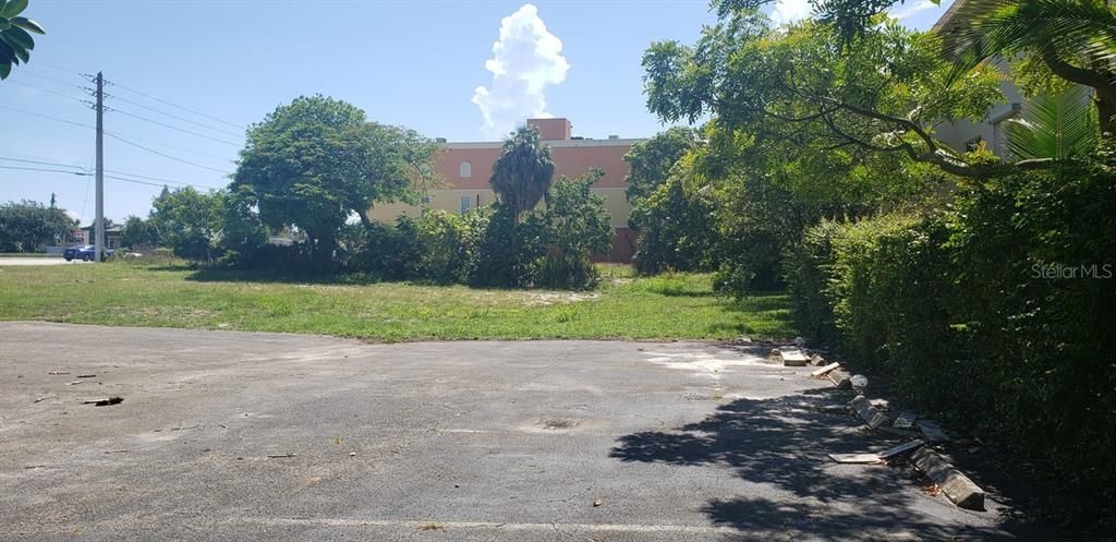 待售: $2,500,000 (0.66 acres)