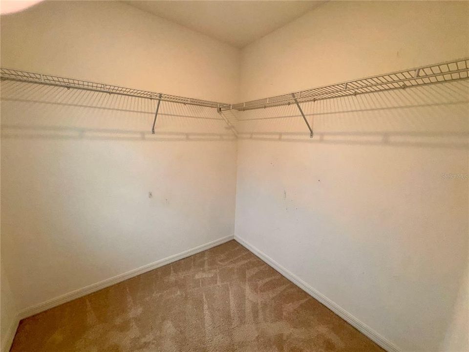 Active With Contract: $1,900 (3 beds, 3 baths, 1831 Square Feet)
