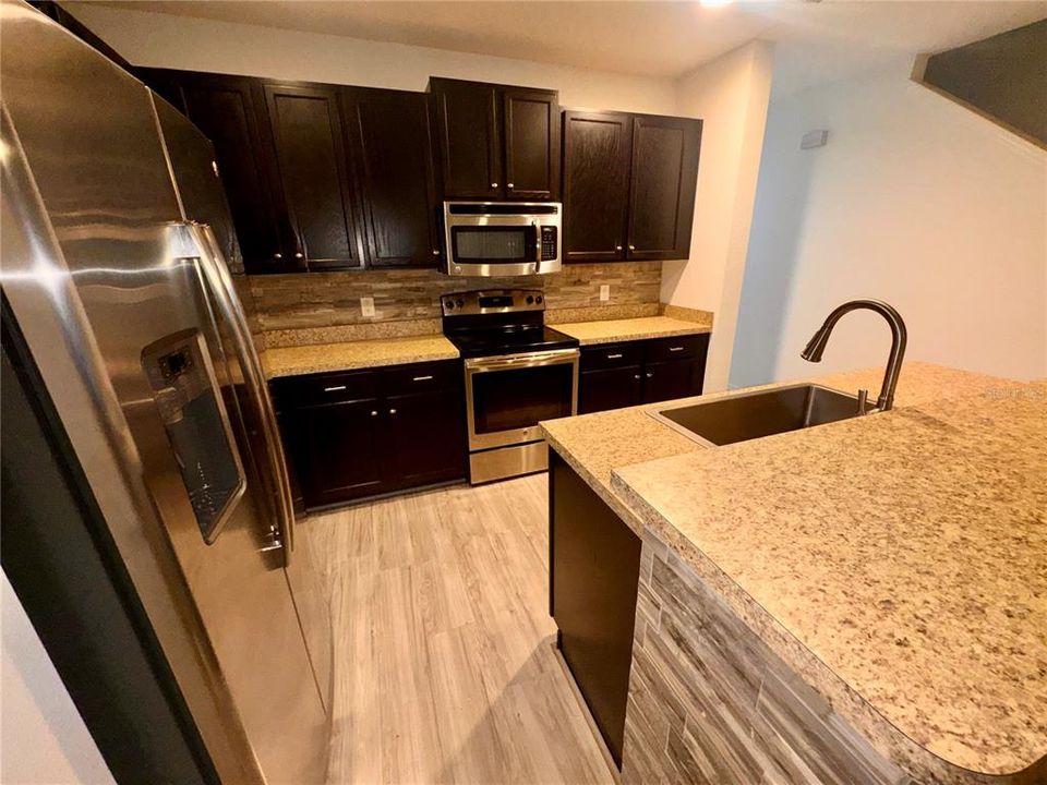 Active With Contract: $1,900 (3 beds, 3 baths, 1831 Square Feet)