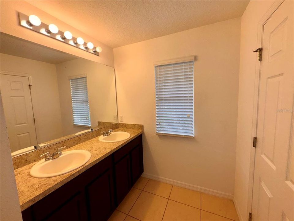 Active With Contract: $1,900 (3 beds, 3 baths, 1831 Square Feet)