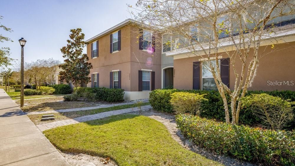 Active With Contract: $1,900 (3 beds, 3 baths, 1831 Square Feet)