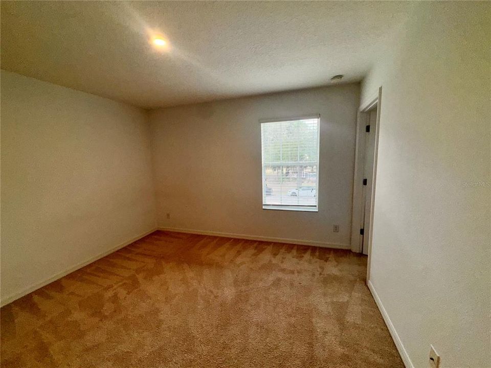 Active With Contract: $1,900 (3 beds, 3 baths, 1831 Square Feet)