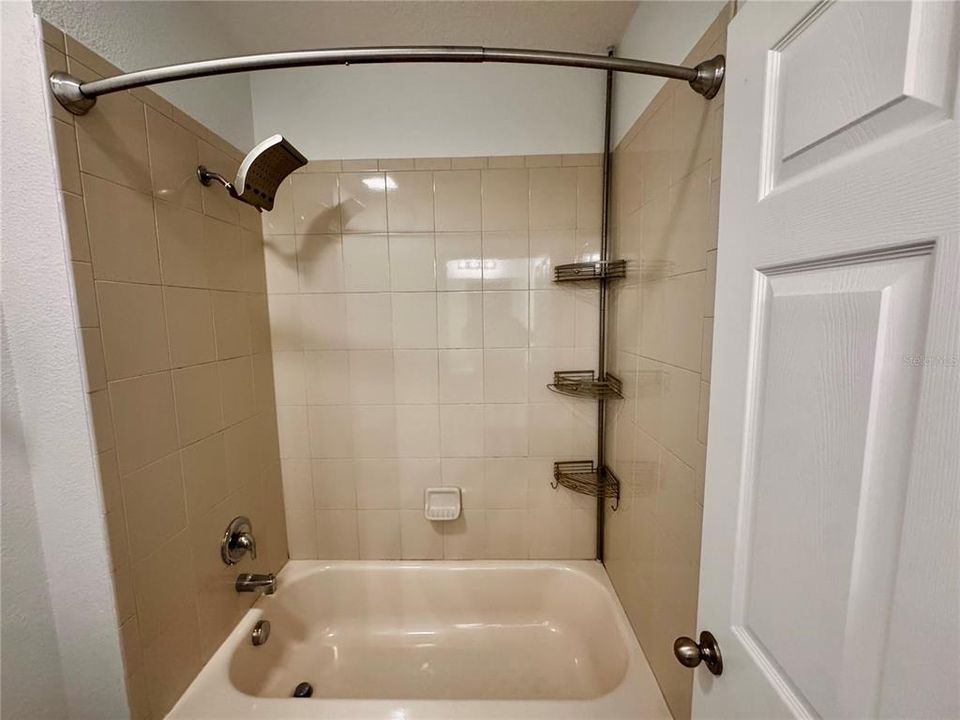 Active With Contract: $1,900 (3 beds, 3 baths, 1831 Square Feet)