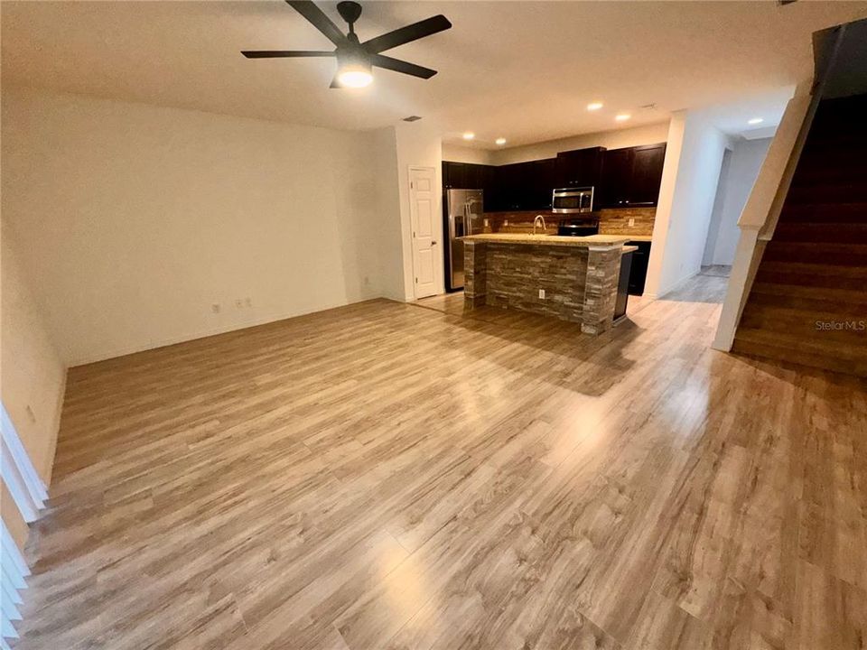 Active With Contract: $1,900 (3 beds, 3 baths, 1831 Square Feet)