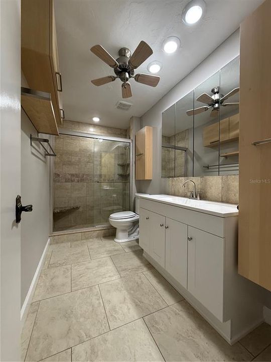 Под контрактом: $155,000 (2 спален, 2 ванн, 803 Квадратных фут)