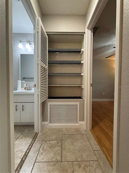 Под контрактом: $155,000 (2 спален, 2 ванн, 803 Квадратных фут)