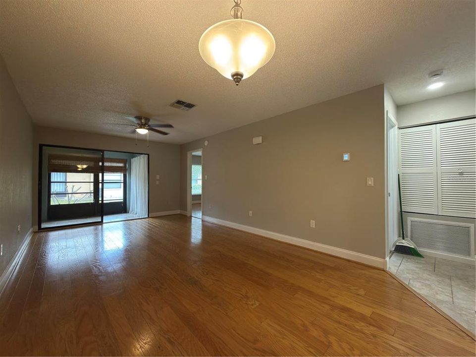 Под контрактом: $155,000 (2 спален, 2 ванн, 803 Квадратных фут)