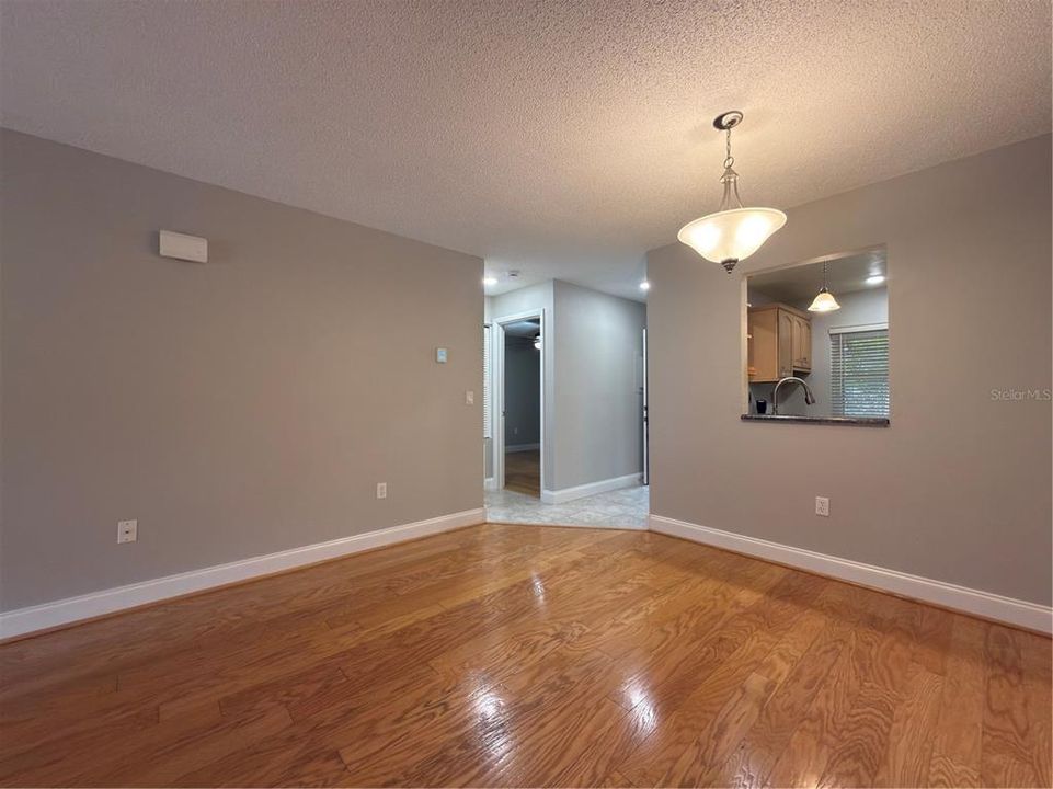 Под контрактом: $155,000 (2 спален, 2 ванн, 803 Квадратных фут)