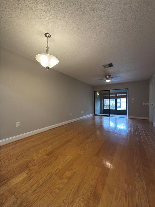 Под контрактом: $155,000 (2 спален, 2 ванн, 803 Квадратных фут)