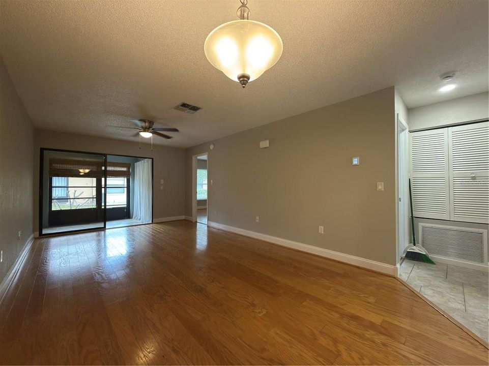 Под контрактом: $155,000 (2 спален, 2 ванн, 803 Квадратных фут)