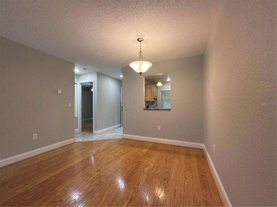 Под контрактом: $155,000 (2 спален, 2 ванн, 803 Квадратных фут)