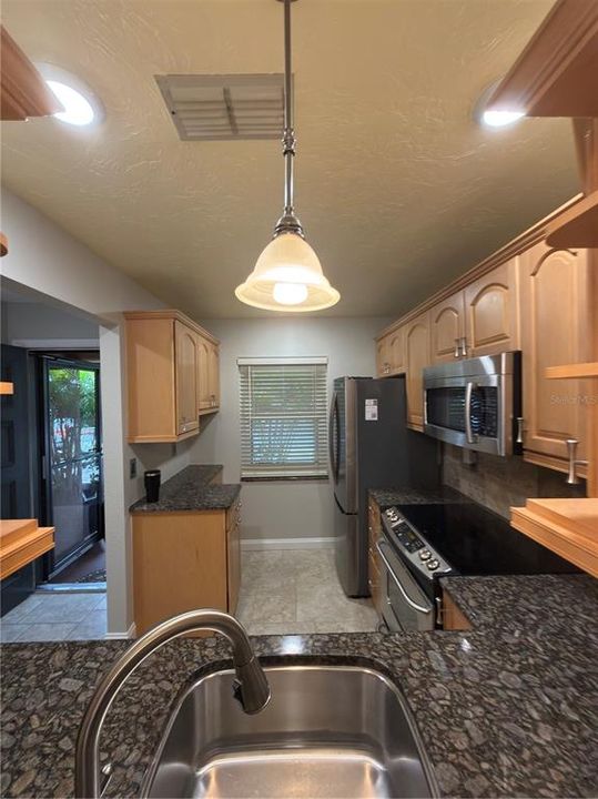 Под контрактом: $155,000 (2 спален, 2 ванн, 803 Квадратных фут)