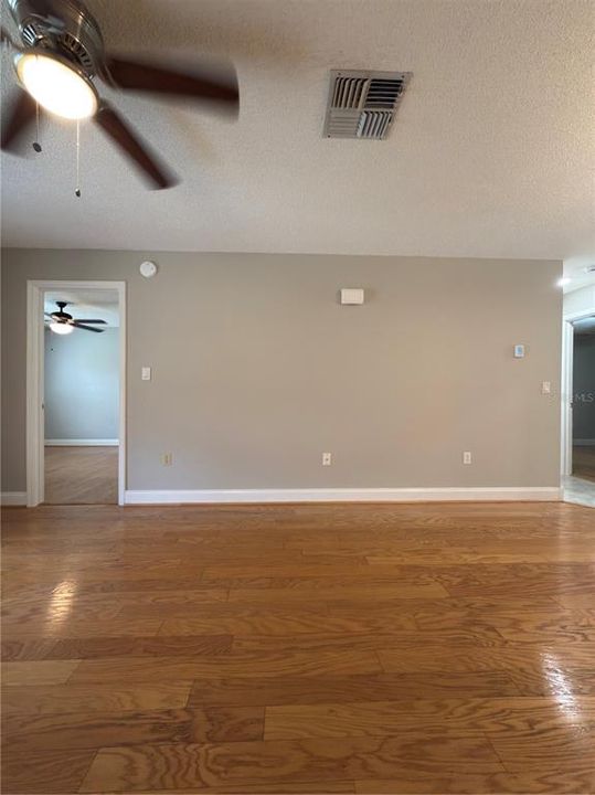 Под контрактом: $155,000 (2 спален, 2 ванн, 803 Квадратных фут)