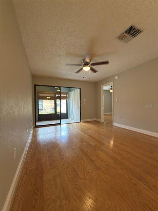 Под контрактом: $155,000 (2 спален, 2 ванн, 803 Квадратных фут)