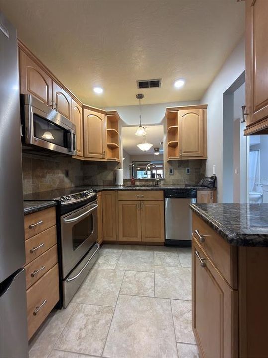 Под контрактом: $155,000 (2 спален, 2 ванн, 803 Квадратных фут)