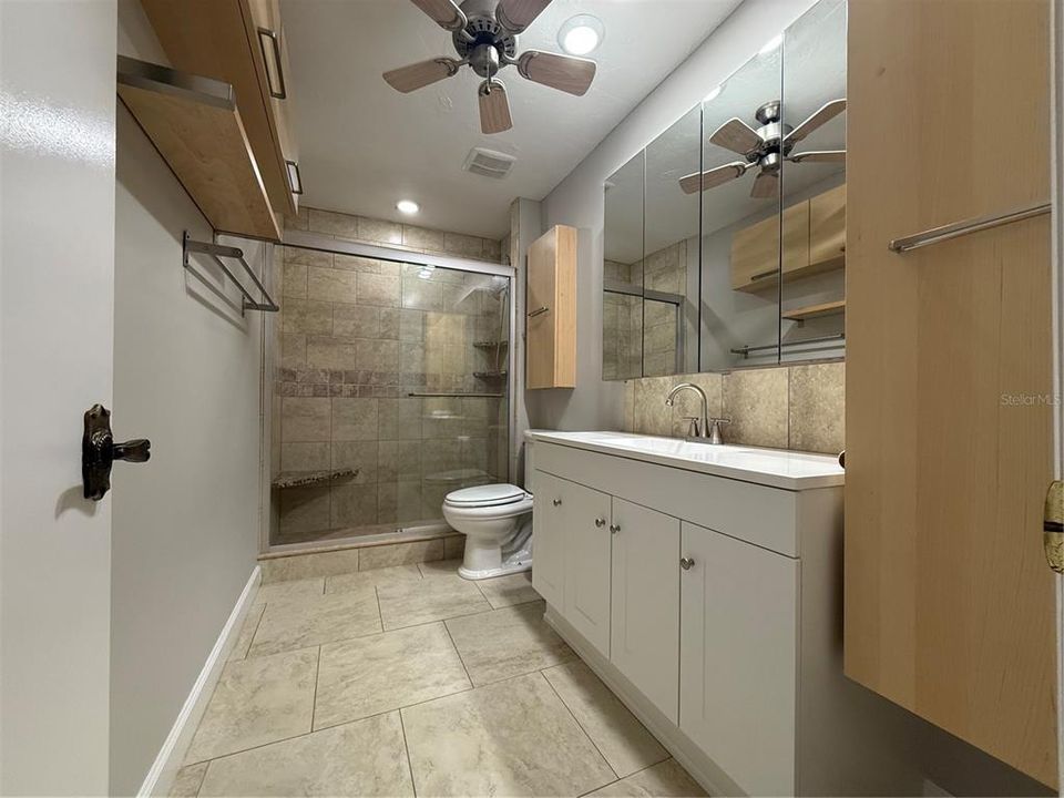 Под контрактом: $155,000 (2 спален, 2 ванн, 803 Квадратных фут)