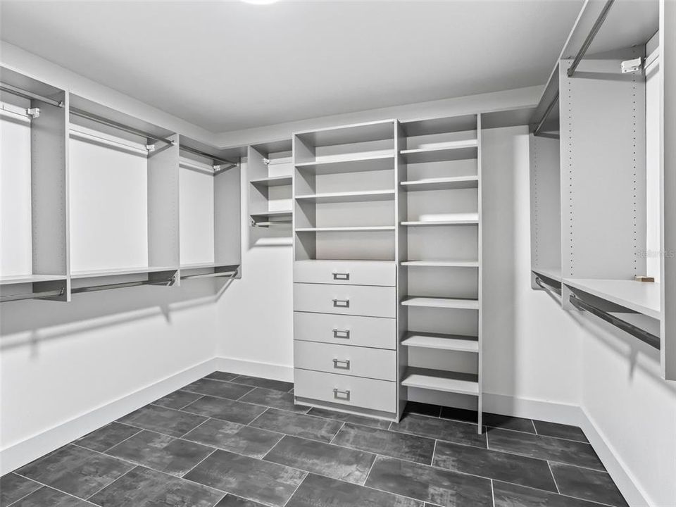For Sale: $1,200,000 (4 beds, 3 baths, 4341 Square Feet)