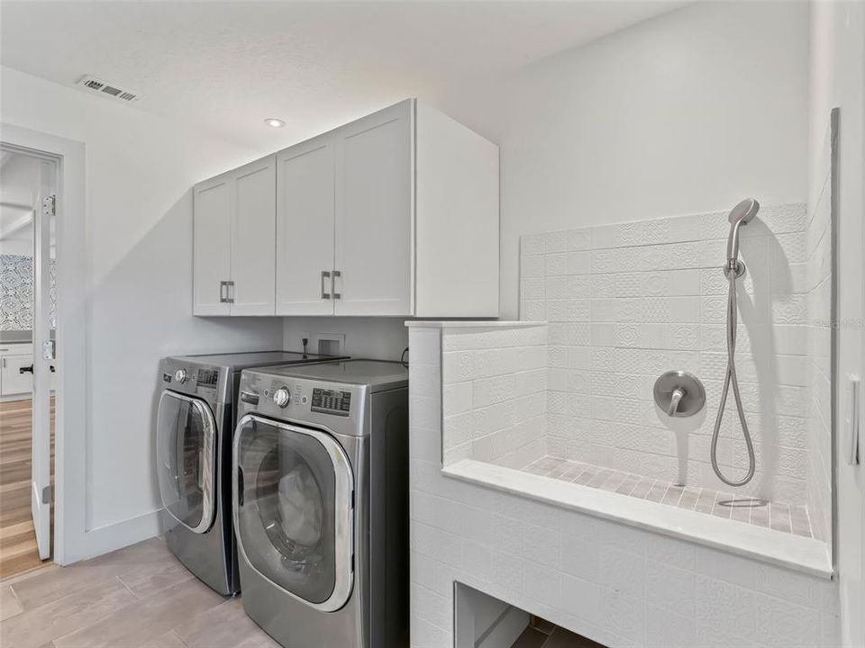 For Sale: $1,200,000 (4 beds, 3 baths, 4341 Square Feet)