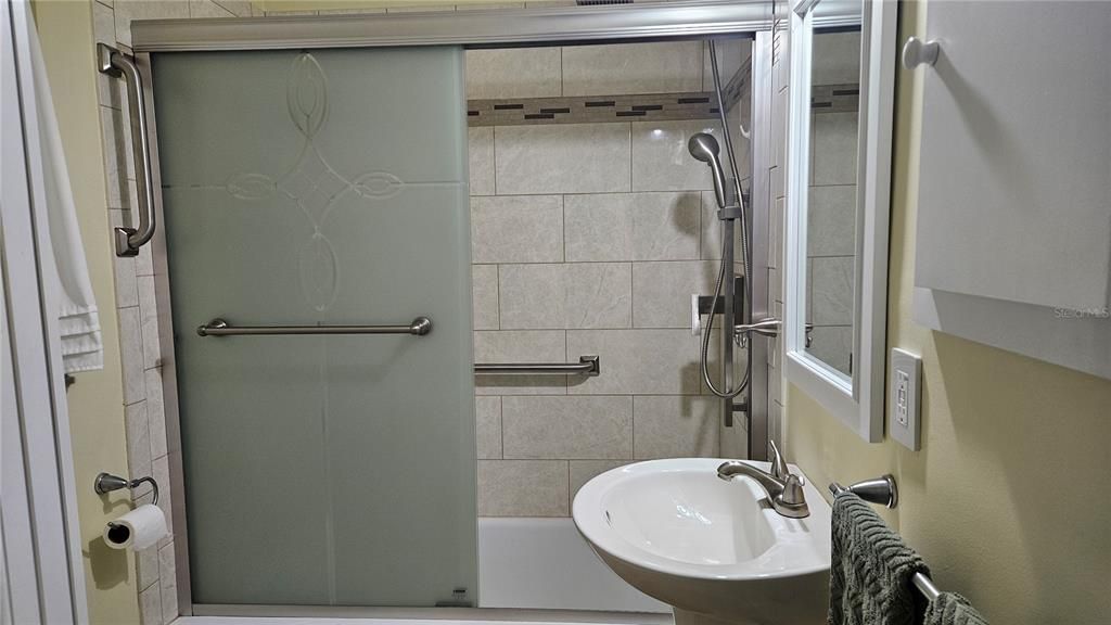 For Sale: $189,900 (2 beds, 1 baths, 1020 Square Feet)