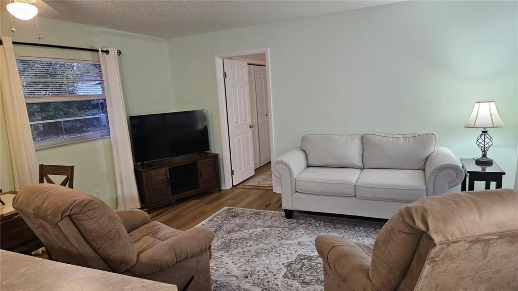 For Sale: $189,900 (2 beds, 1 baths, 1020 Square Feet)