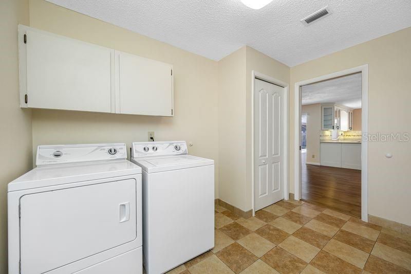 For Sale: $575,000 (4 beds, 2 baths, 1878 Square Feet)
