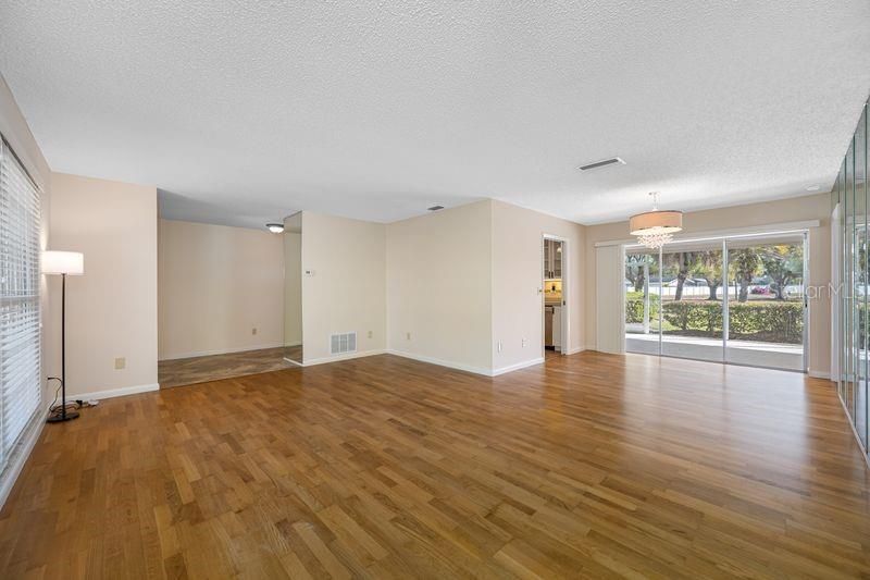 For Sale: $575,000 (4 beds, 2 baths, 1878 Square Feet)