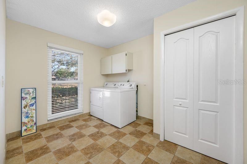 For Sale: $575,000 (4 beds, 2 baths, 1878 Square Feet)