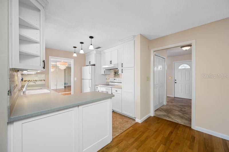For Sale: $575,000 (4 beds, 2 baths, 1878 Square Feet)