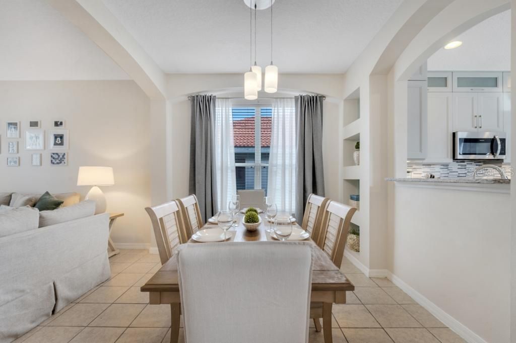 Activo con contrato: $525,000 (7 camas, 4 baños, 2771 Pies cuadrados)