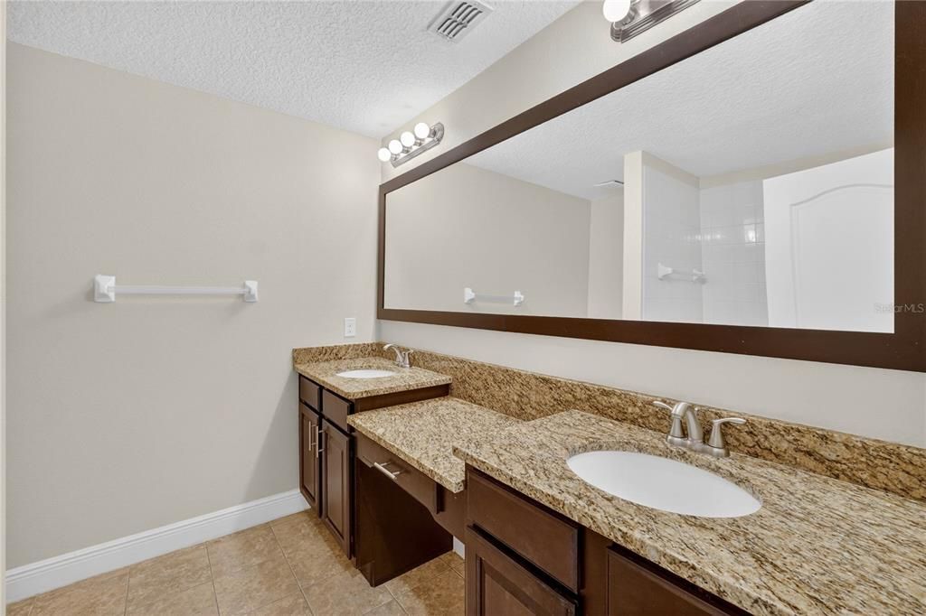 For Sale: $250,000 (3 beds, 2 baths, 1632 Square Feet)