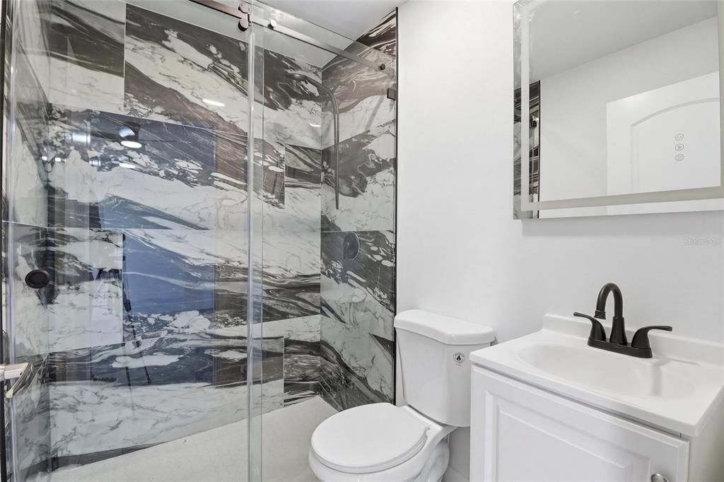 Activo con contrato: $235,000 (3 camas, 2 baños, 1046 Pies cuadrados)