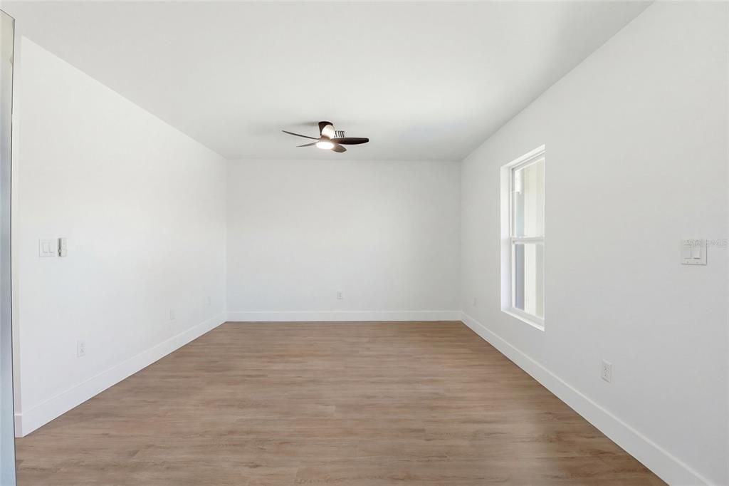 Activo con contrato: $235,000 (3 camas, 2 baños, 1046 Pies cuadrados)