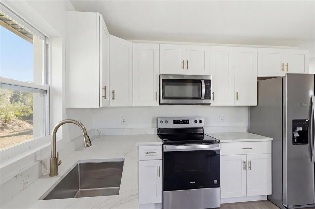 Activo con contrato: $235,000 (3 camas, 2 baños, 1046 Pies cuadrados)