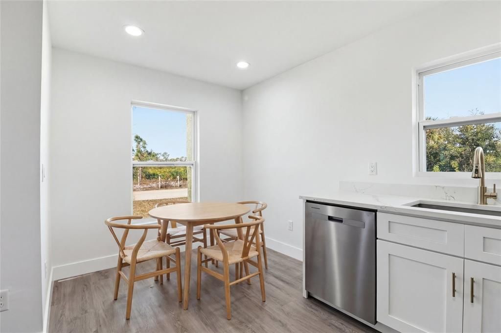 Activo con contrato: $235,000 (3 camas, 2 baños, 1046 Pies cuadrados)