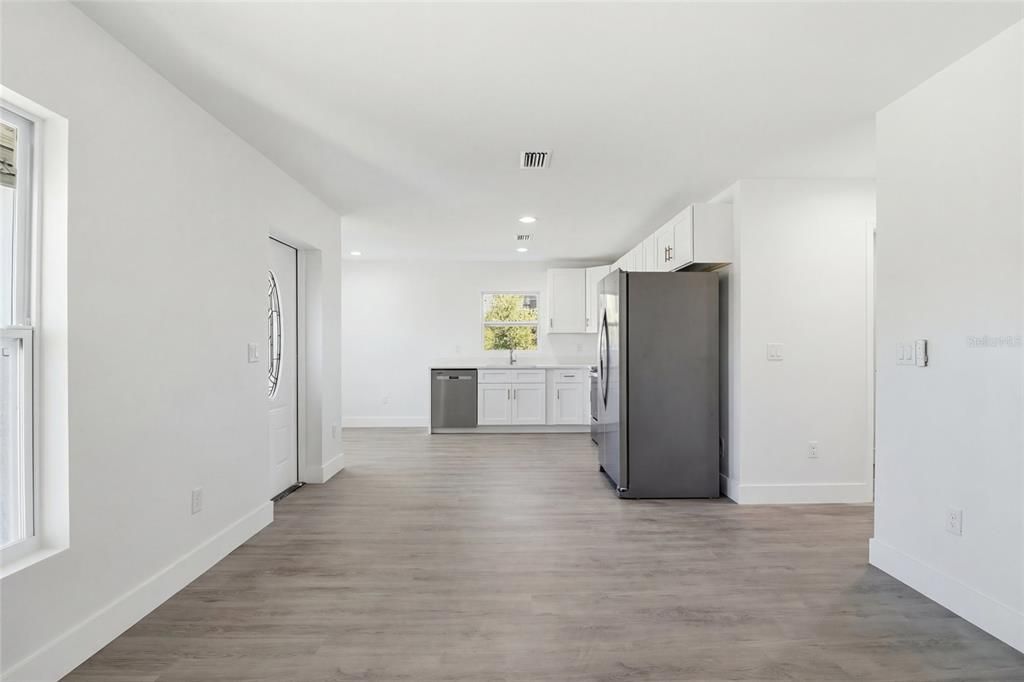 Activo con contrato: $235,000 (3 camas, 2 baños, 1046 Pies cuadrados)