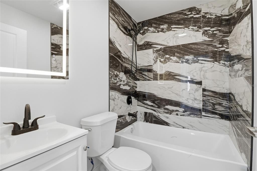 Activo con contrato: $235,000 (3 camas, 2 baños, 1046 Pies cuadrados)