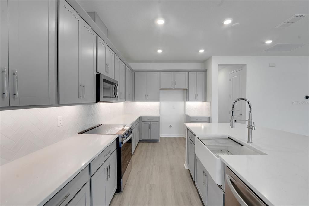 For Sale: $609,990 (5 beds, 3 baths, 3550 Square Feet)