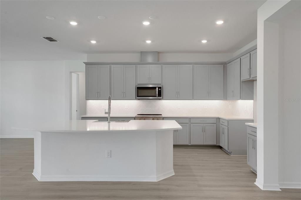 For Sale: $609,990 (5 beds, 3 baths, 3550 Square Feet)