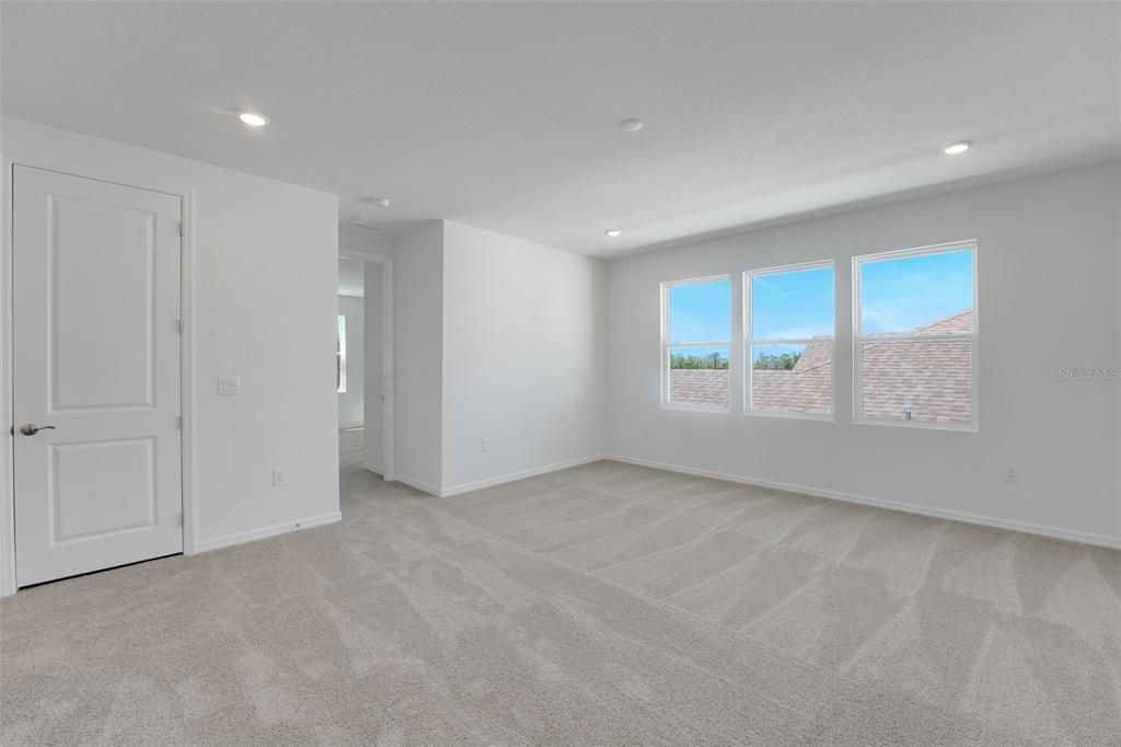 For Sale: $609,990 (5 beds, 3 baths, 3550 Square Feet)
