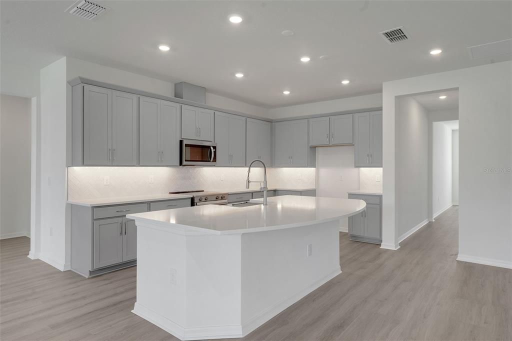 For Sale: $609,990 (5 beds, 3 baths, 3550 Square Feet)