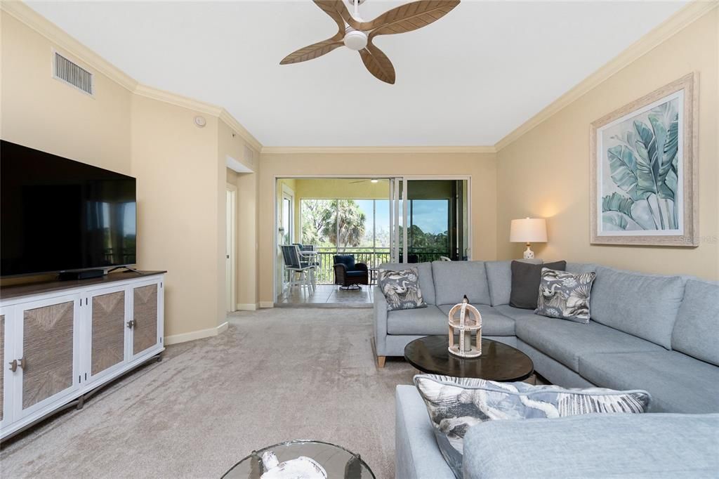 Active With Contract: $259,900 (3 beds, 2 baths, 1729 Square Feet)
