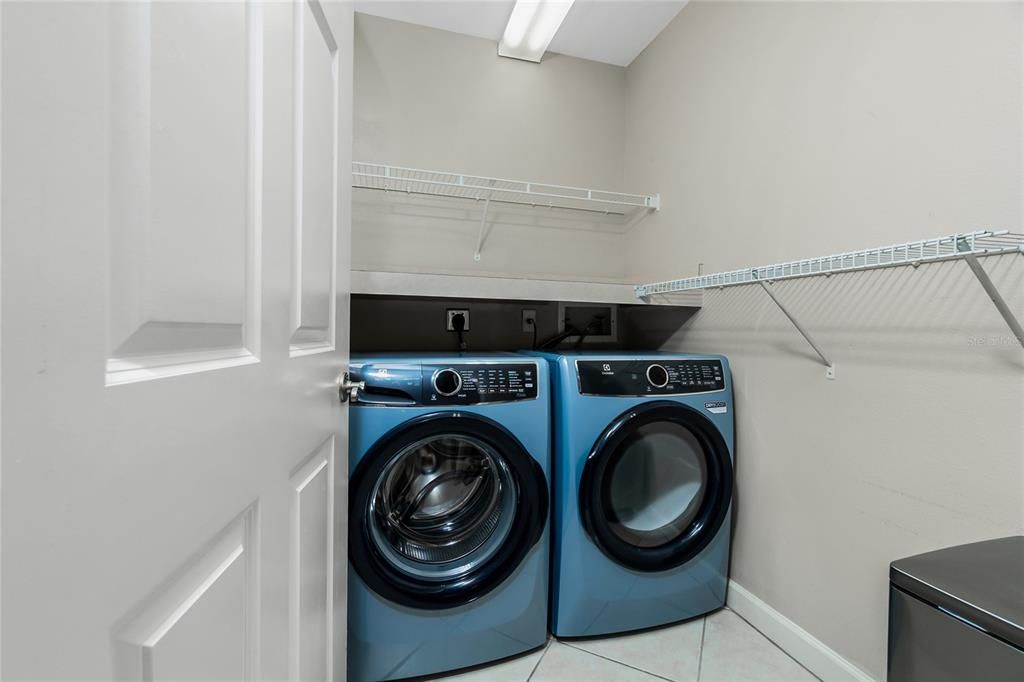 Active With Contract: $259,900 (3 beds, 2 baths, 1729 Square Feet)