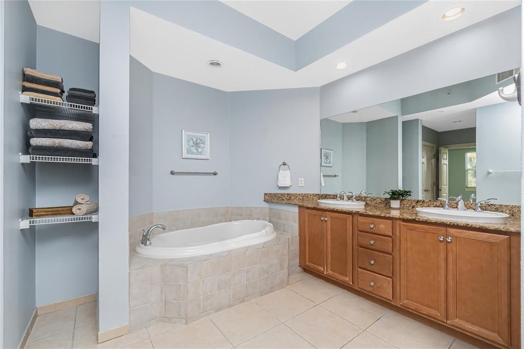 Active With Contract: $259,900 (3 beds, 2 baths, 1729 Square Feet)