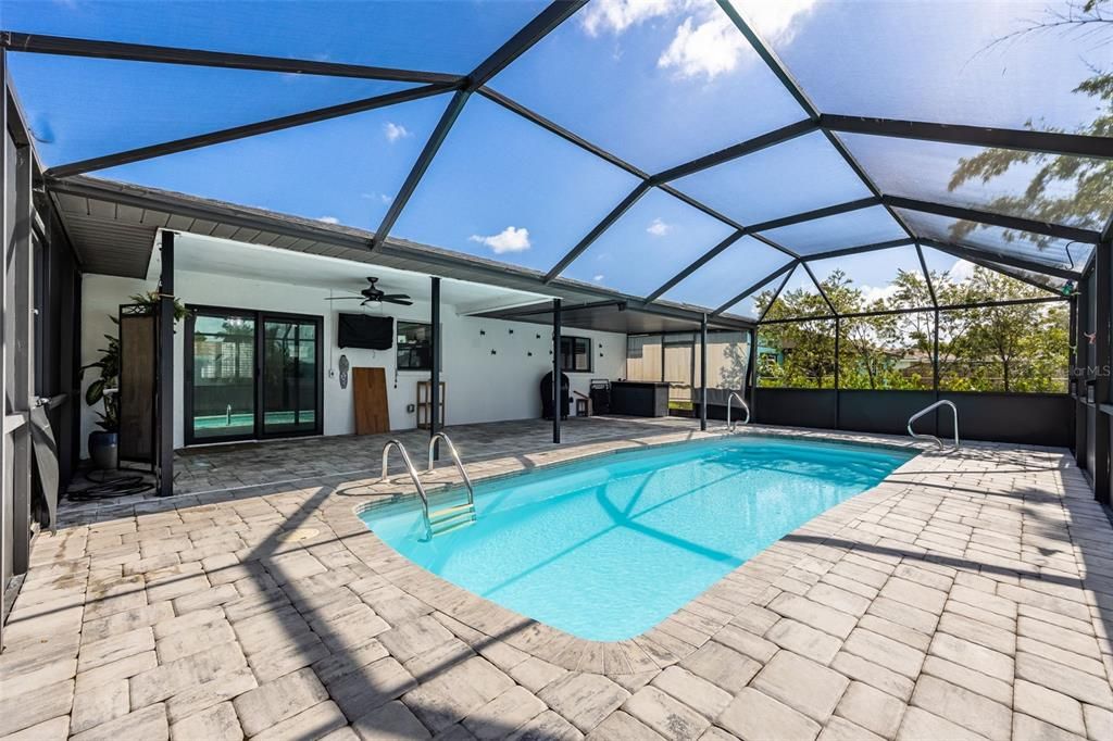 На продажу: $369,999 (3 спален, 2 ванн, 1189 Квадратных фут)